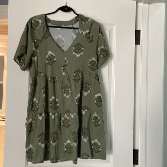 Dress - Picture 1 of 3